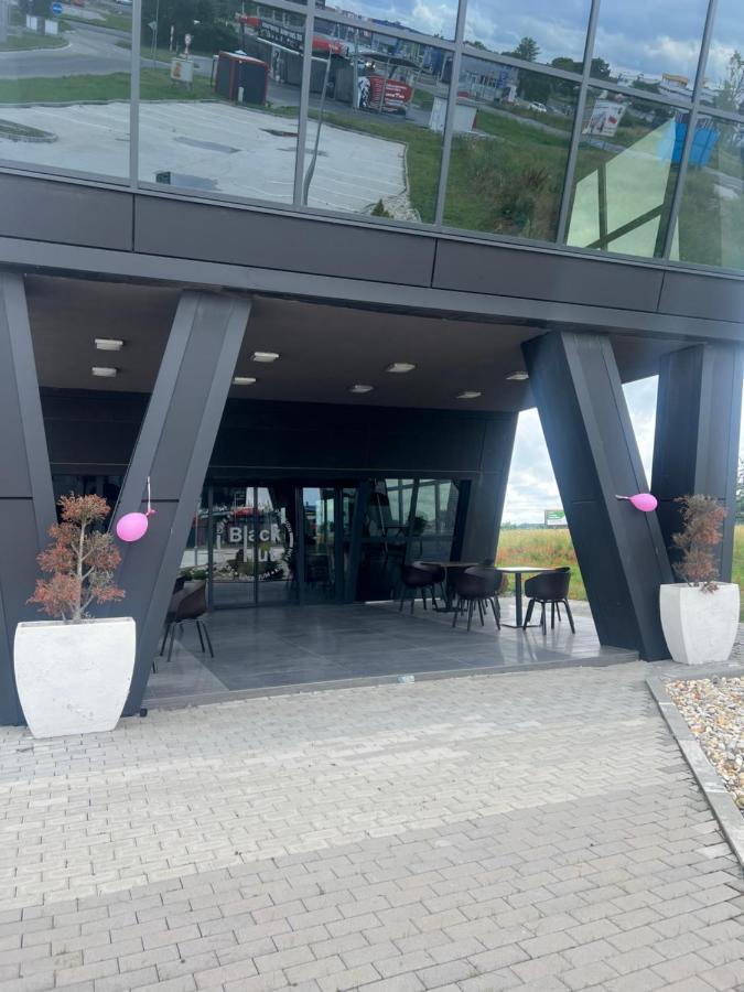 Black Hut Pension&Restaurant *** Hotel Dunajska Streda Luaran gambar